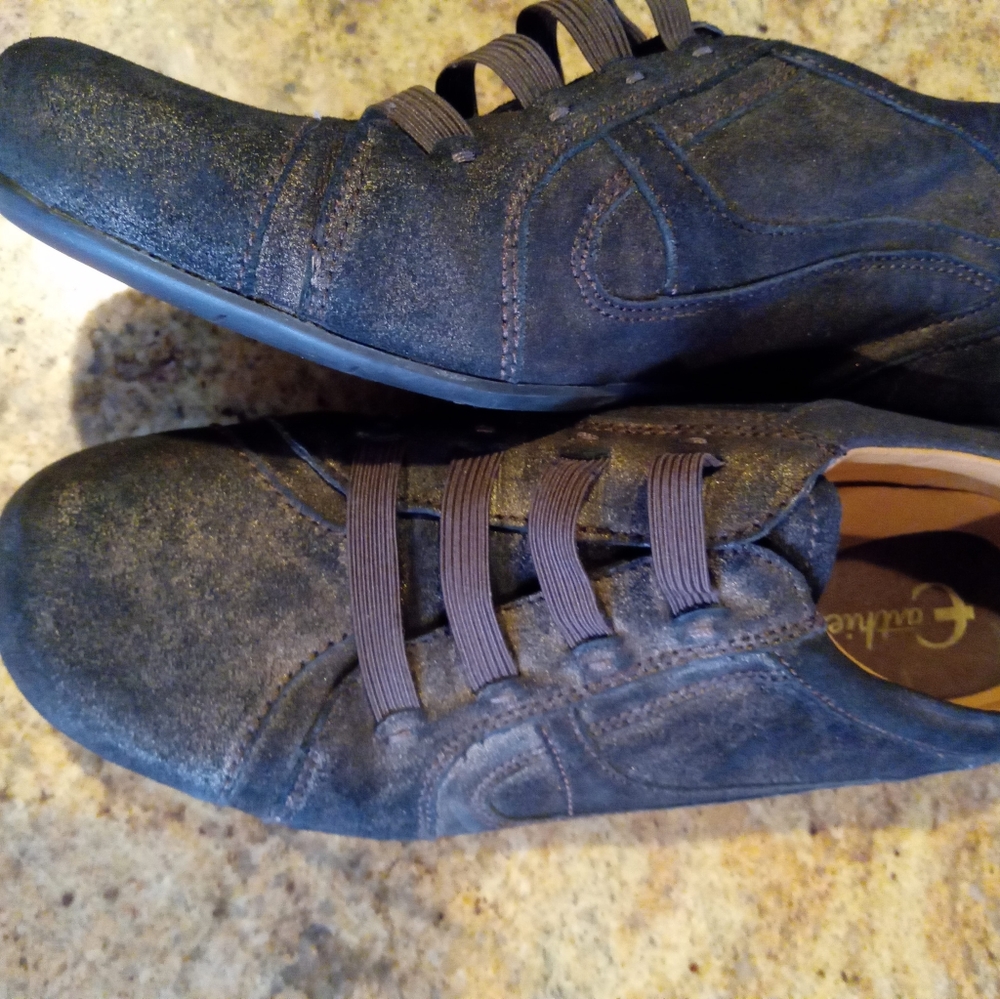 Shoes - Picture 2 of 4